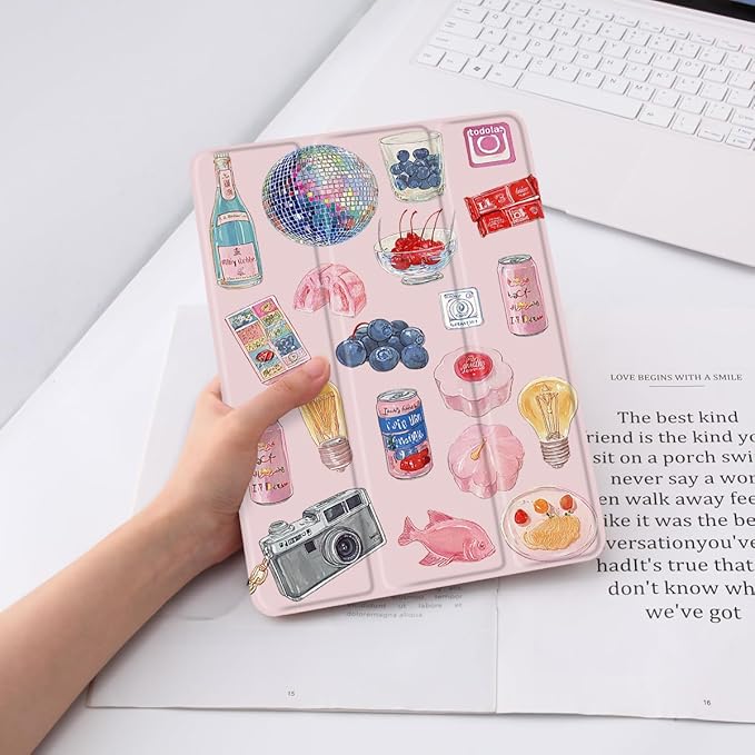 Vintage Collage Case for iPad Pro 11 Inch M5 2025/M4 2024 Cute Aesthetic Design Leather Protective Case Foldable Soft Back Cover with Pencil Holder
